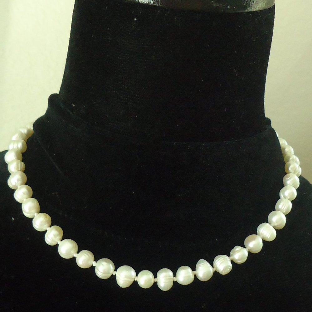 Genuine pearl beaded individually knotted necklace. - Picture 9 of 11